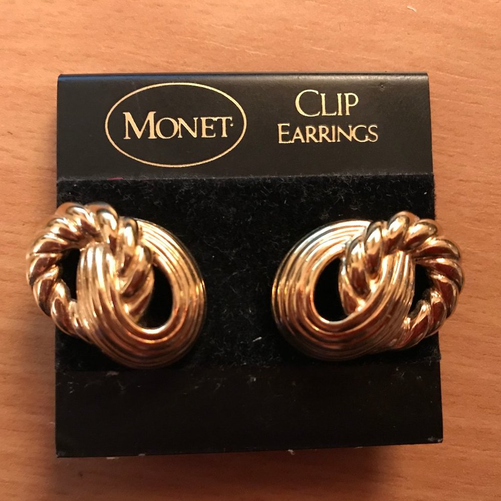 VTG Monet Gold Tone Clip Earrings